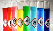 Das EU-Parlament hat grünes Licht für neue Grenzwerte für gesundheitsschädliche Chemikalien am Arbeitsplatz gegeben. Konkret wurden dabei zum ersten Mal seit 40 Jahren niedrigere Grenzwerte für Blei und zum ersten Mal überhaupt Grenzwerte für sogenannte Diisocyanate eingeführt.